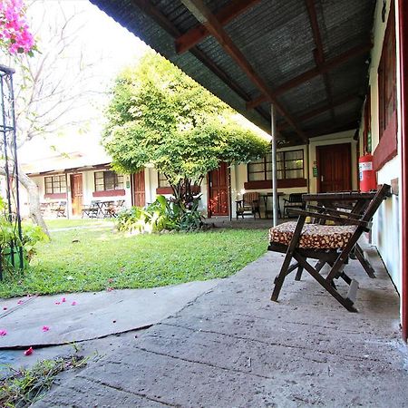Zigzag Town Lodge Лівінґстон Екстер'єр фото