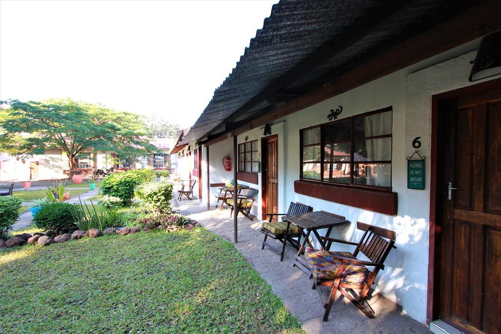 Zigzag Town Lodge Лівінґстон Екстер'єр фото